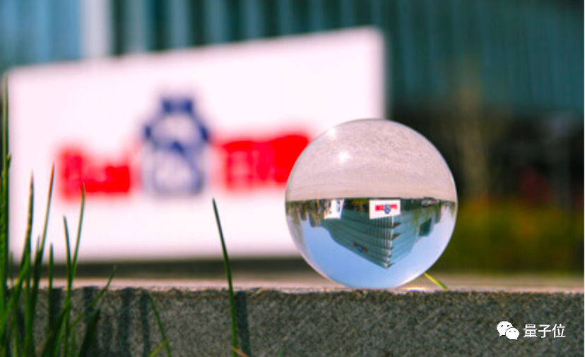 李彦宏:大模型重做百度产品,“不是整合,不是接入,而是重做,重构” 李彦宏:大模型重做百度产品,“不是整合,不是接入,而是重做,重构”