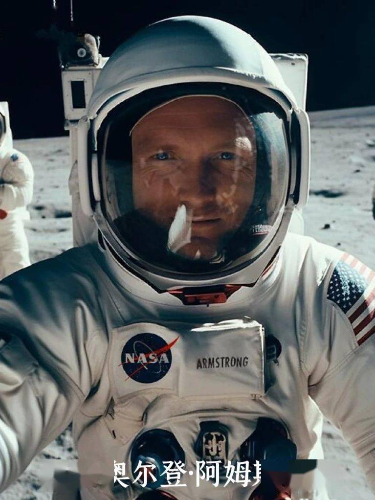 AI创新已逝名人自拍，卓别林、拿破仑、亚瑟王......有事没事就爱在网上发发照片