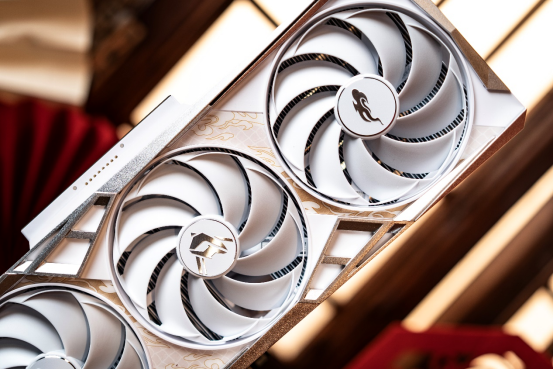 iGame七彩虹推出「甲辰智龙」限定主板显卡,开启AIGC龙纪元 iGame七彩虹推出「甲辰智龙」限定主板显卡,开启AIGC龙纪元