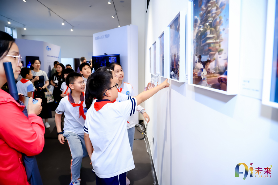 上海首届青少年AIGC创新艺术展开幕,让孩子掌握AI技能 上海首届青少年AIGC创新艺术展开幕,让孩子掌握AI技能