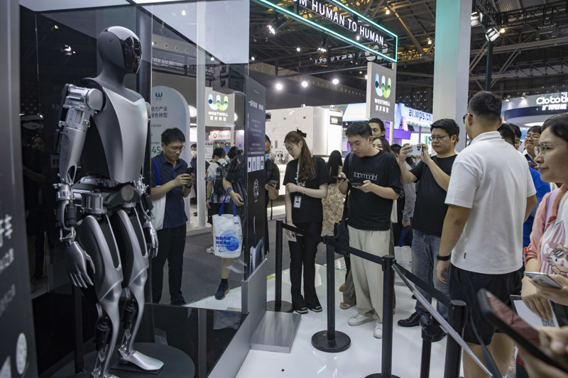 2024:人工智能迈进应用爆发之年 2024:人工智能迈进应用爆发之年