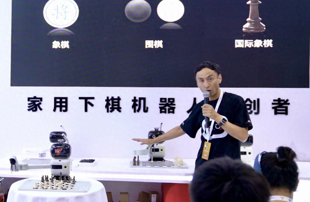 首个家庭国际象棋机器人来了!抓鹌鹑蛋都不会破 首个家庭国际象棋机器人来了!抓鹌鹑蛋都不会破