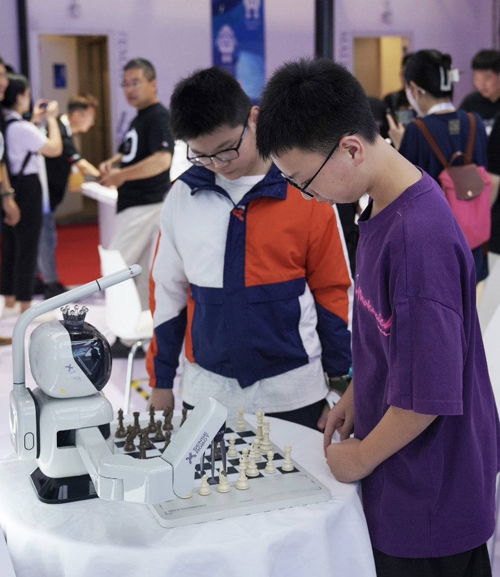 首个家庭国际象棋机器人来了!抓鹌鹑蛋都不会破 首个家庭国际象棋机器人来了!抓鹌鹑蛋都不会破