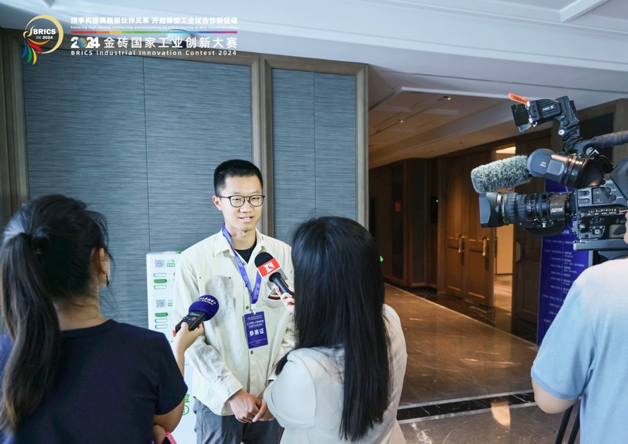 金砖国家人工智能选拔赛在沪举行,汽车电池租赁业务请来AI外援 金砖国家人工智能选拔赛在沪举行,汽车电池租赁业务请来AI外援