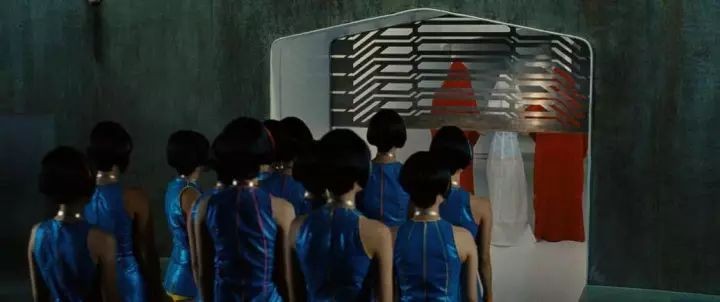 将“网红”变成“商品”,AI“爆改”实力拉满 将“网红”变成“商品”,AI“爆改”实力拉满