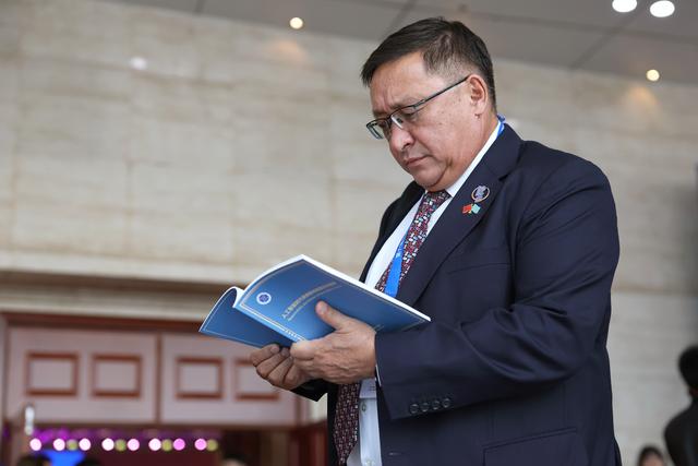 《人工智能时代新闻媒体的责任与使命》智库报告在第六届世界媒体峰会发布