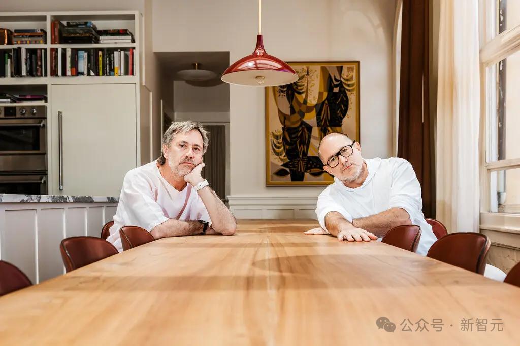 苹果前首席设计师Jony Ive与OpenAI合作,探索人工智能硬件设备新领域。 苹果前首席设计师Jony Ive与OpenAI合作,探索人工智能硬件设备新领域。