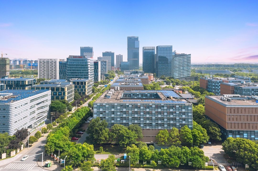 【扬州经济观察④】被AI“硬控”了!扬州这样拥抱人工智能时代 【扬州经济观察④】被AI“硬控”了!扬州这样拥抱人工智能时代