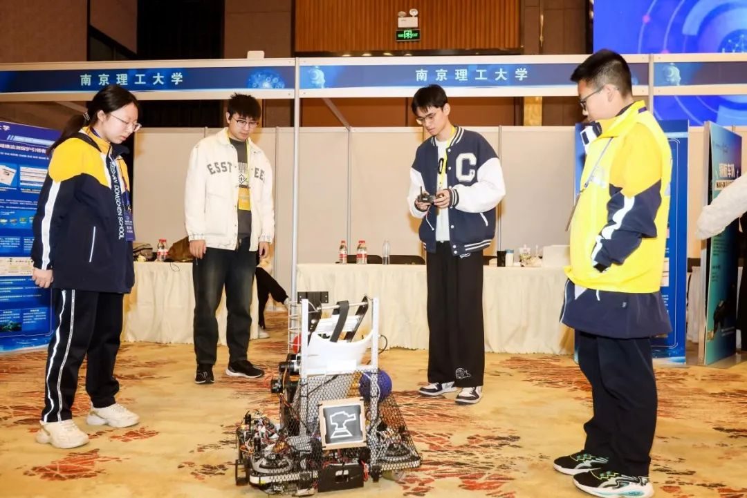 2024年全国青少年人工智能创新实践交流展示活动在南京举办 2024年全国青少年人工智能创新实践交流展示活动在南京举办