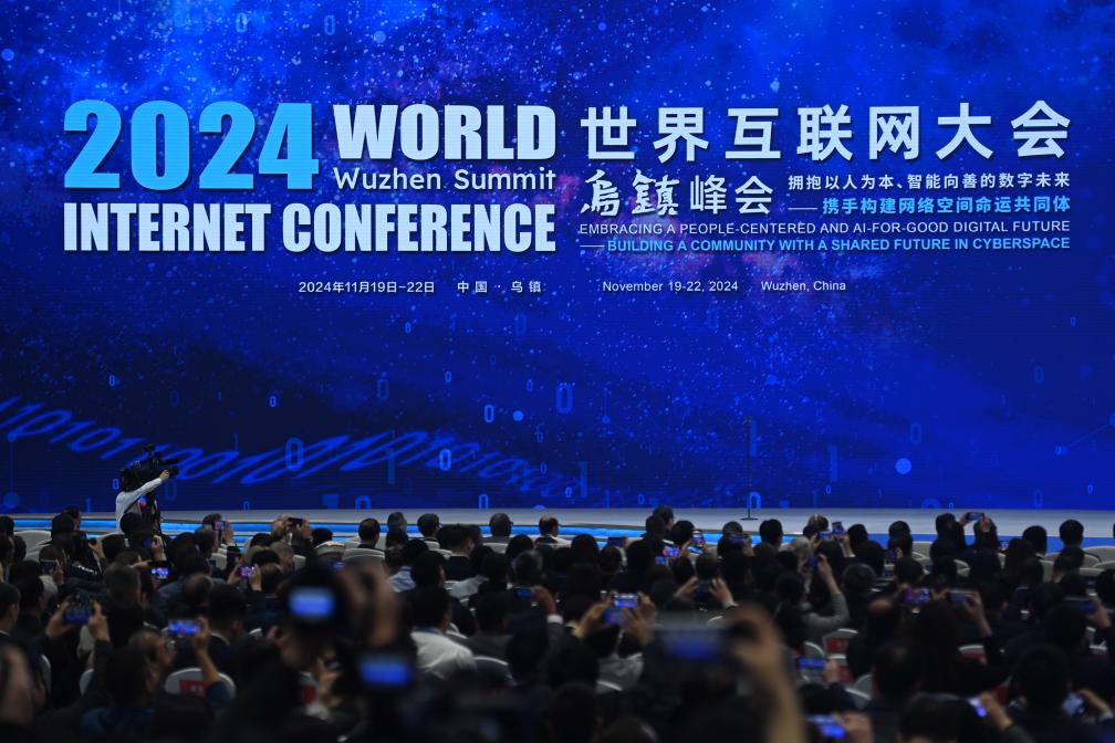 从“互联网+”到“AI+”——乌镇峰会共话人工智能新发展 从“互联网+”到“AI+”——乌镇峰会共话人工智能新发展