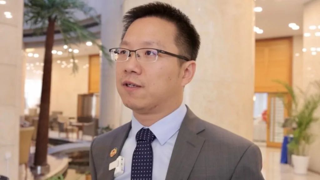 委员谈AI+教育:不怕学生用得多,怕他们不会用 委员谈AI+教育:不怕学生用得多,怕他们不会用